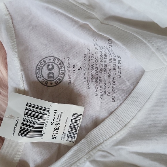 Brand New D.C. COMICS Ladies T-Shirt-S - Picture 4 of 4